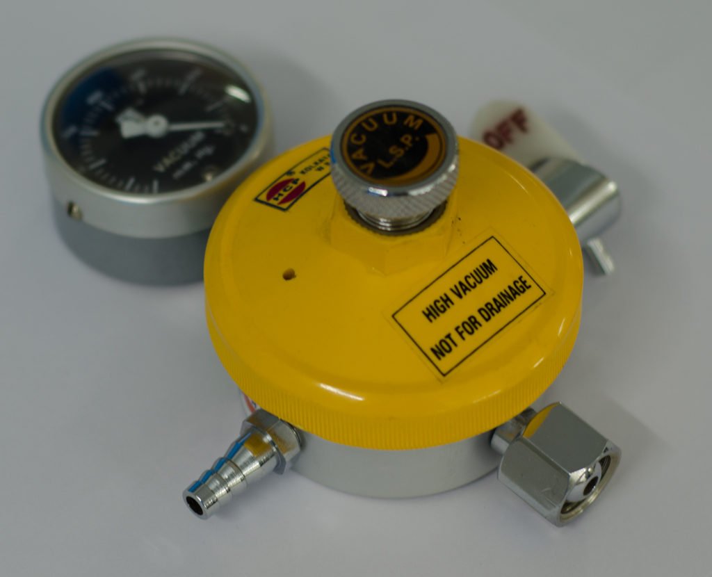 DSC 1502 Ward Vaccum Aluminium Regulator With Gauge